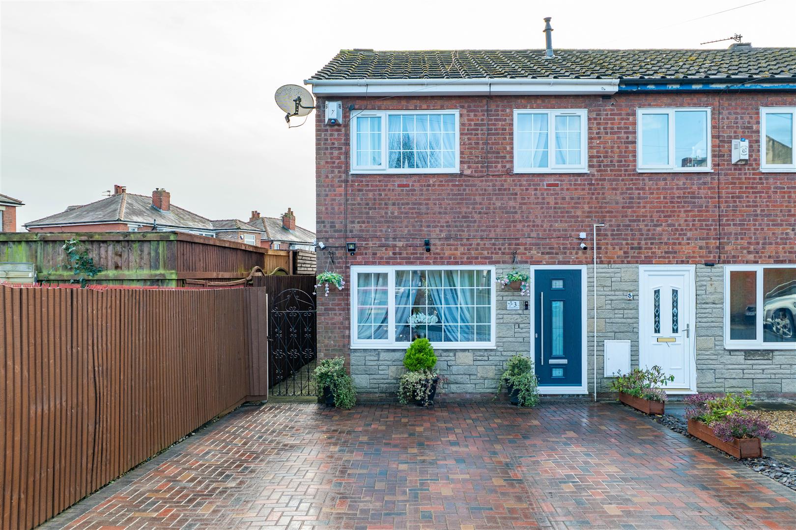 3 bed property in Crawford Avenue, Preston